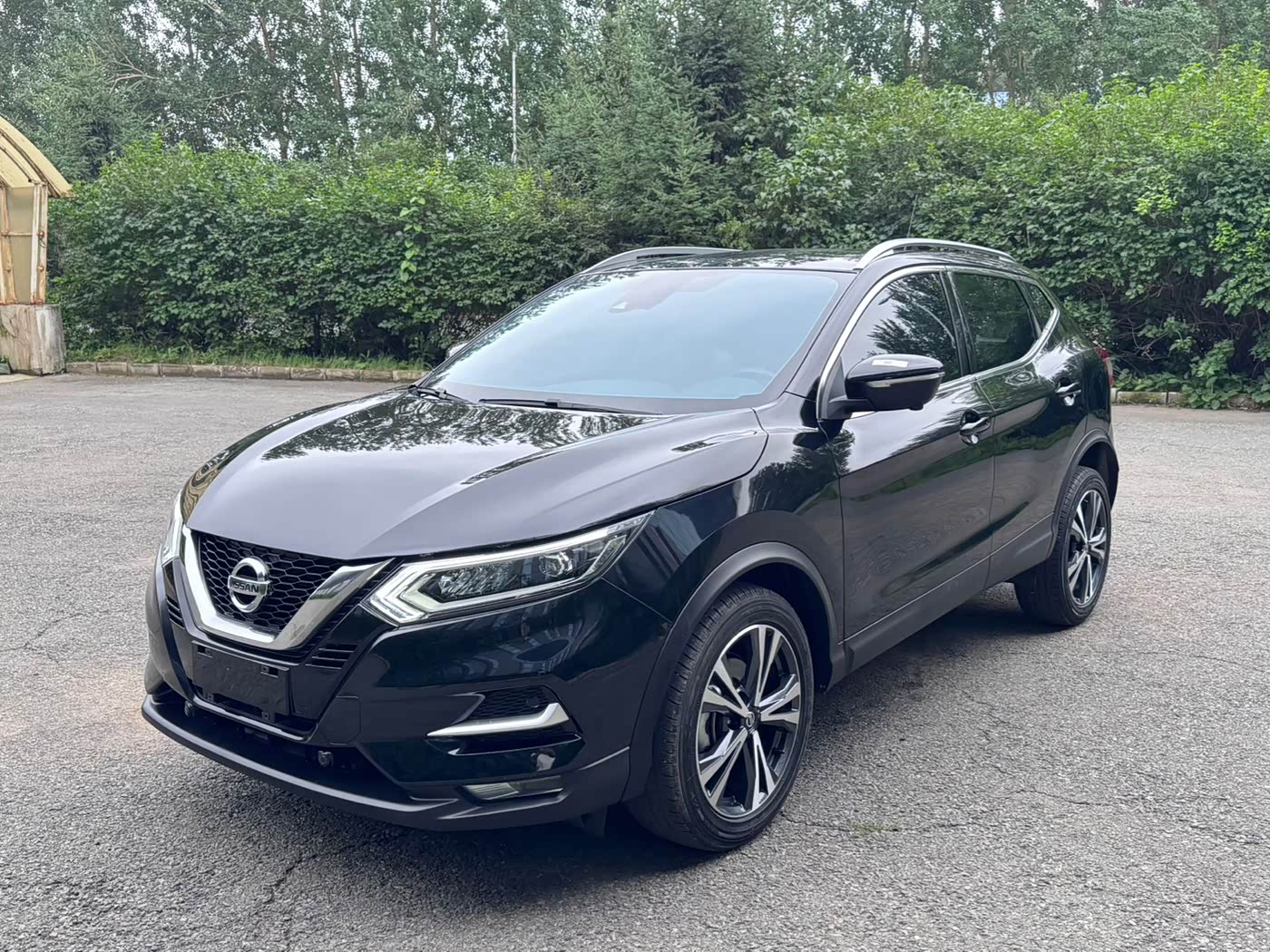 Nissan Qashqai 2.0 л 2023 г. Чёрный, пробег 29000 км
