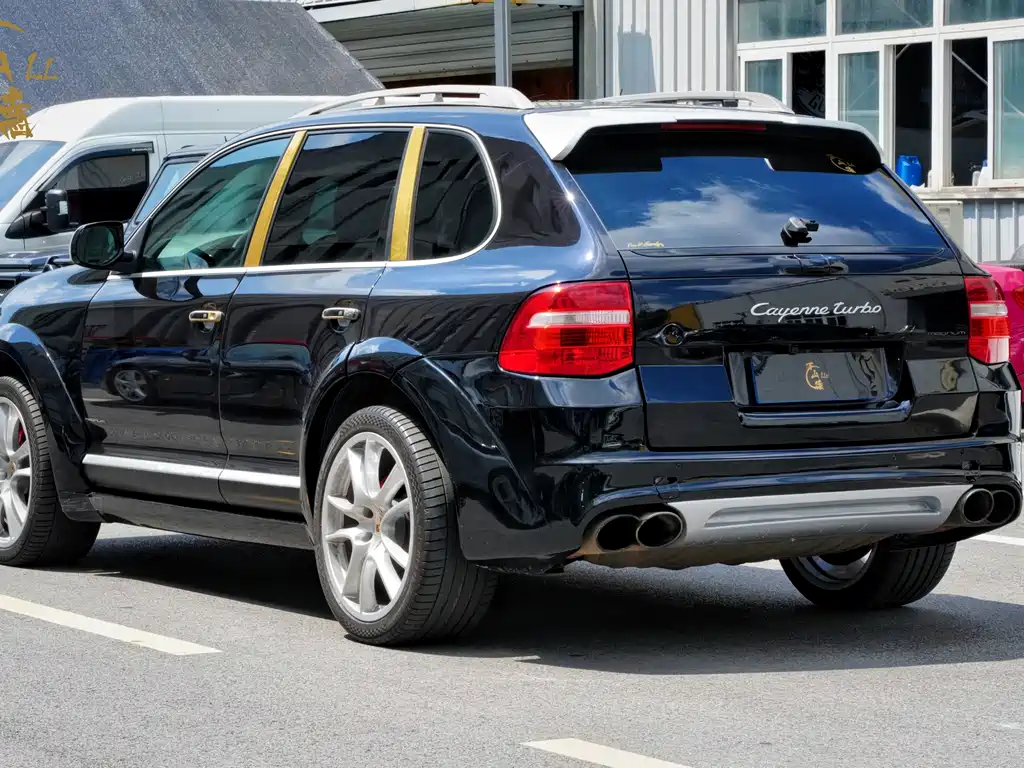 Porsche Cayenne — миниатюра 7