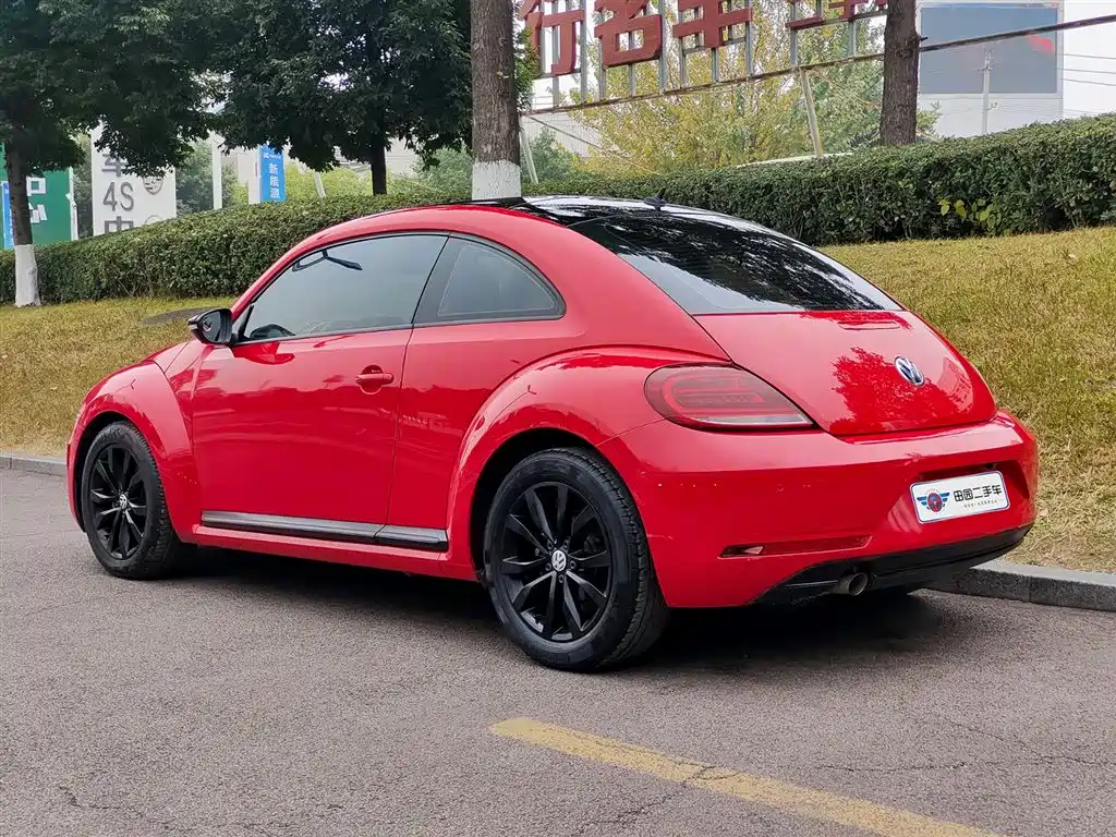 VOLKSWAGEN BEETLE