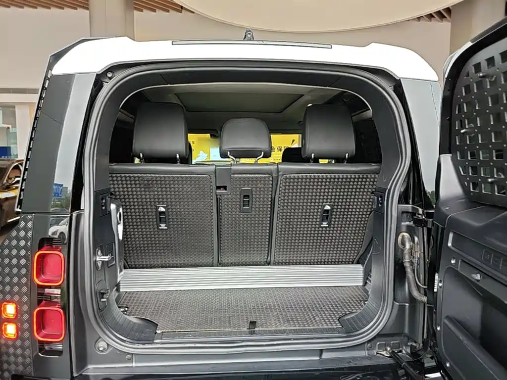 Land Rover Defender — миниатюра 19