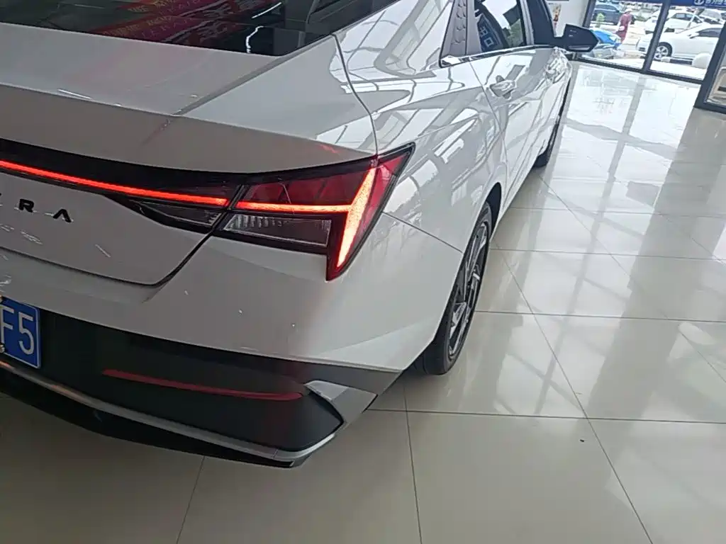 Hyundai Elantra — миниатюра 8