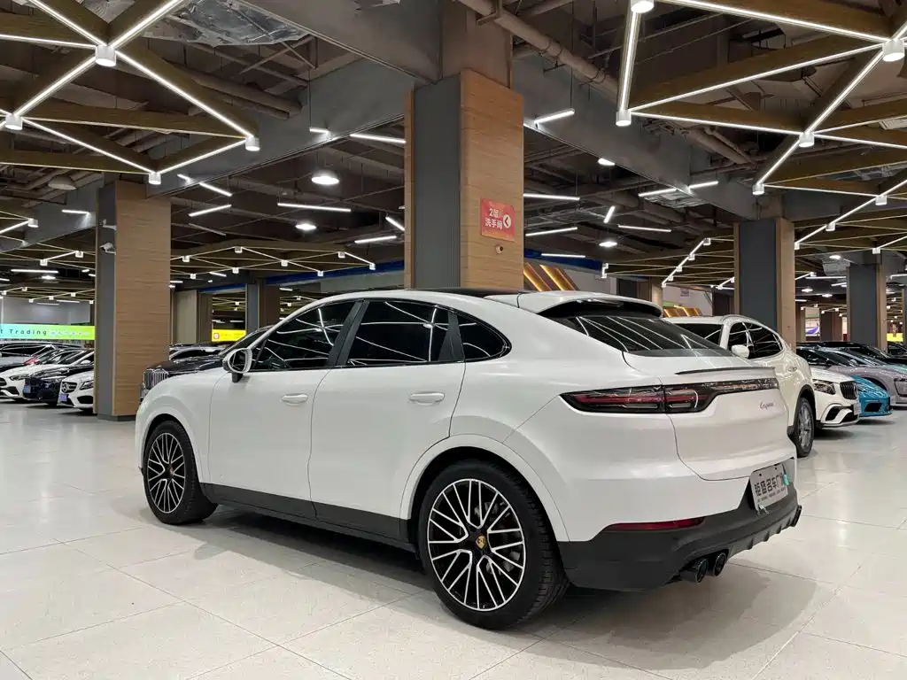 Porsche Cayenne — миниатюра 12