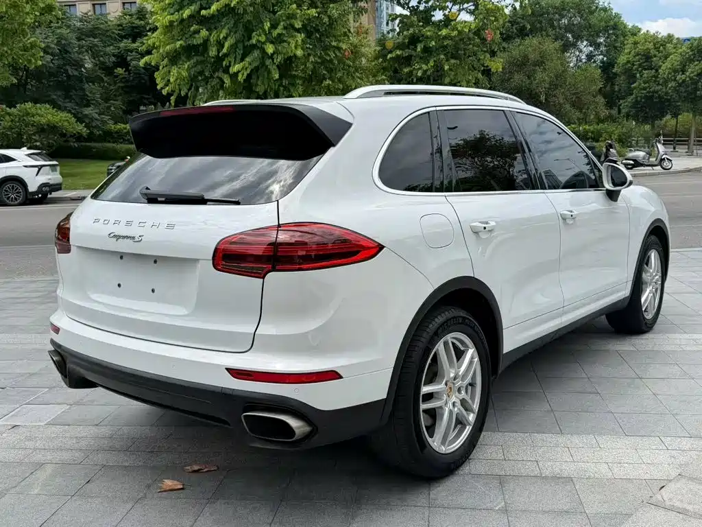 Porsche Cayenne — миниатюра 9