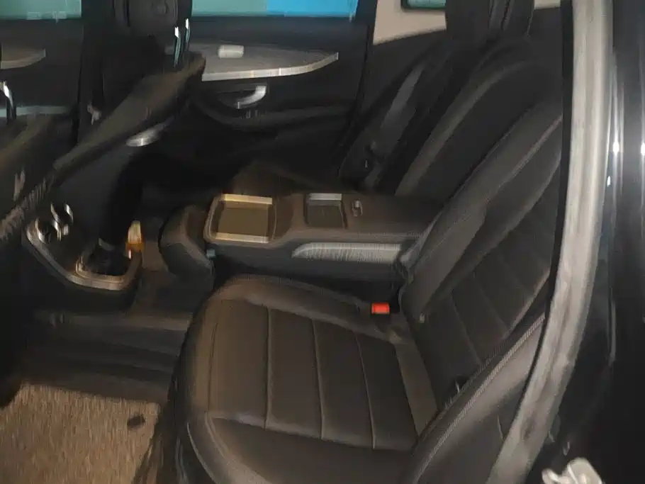 Mercedes-Benz E-Class — миниатюра 11