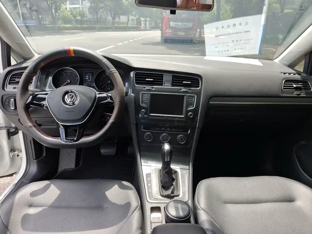 Volkswagen Golf — миниатюра 4