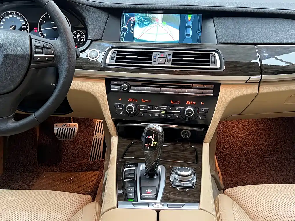 BMW 7 Series — миниатюра 28