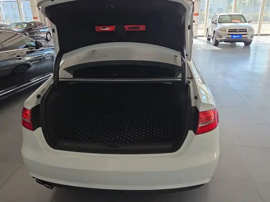 Audi A4L — миниатюра 4