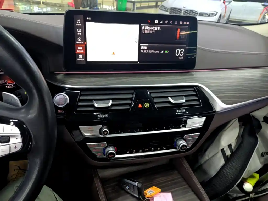 BMW 5 Series — миниатюра 13