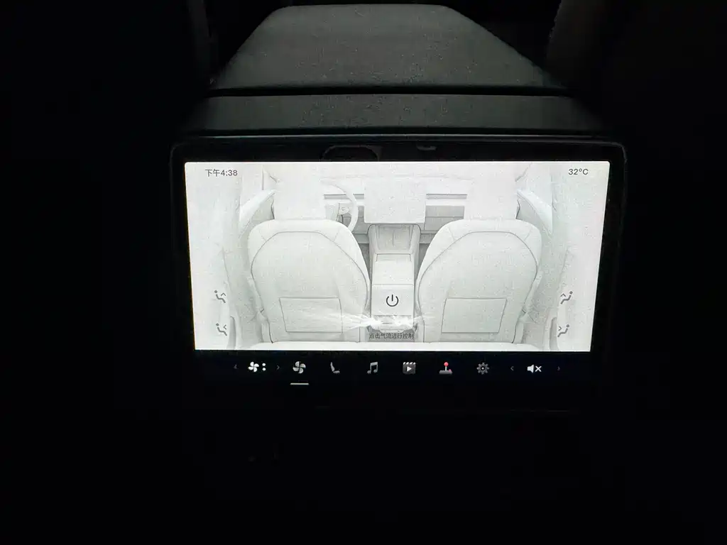 Tesla Model 3 — миниатюра 16