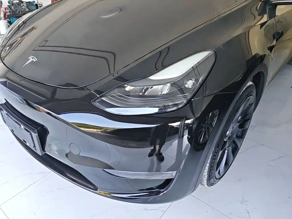 Tesla Model Y — миниатюра 24