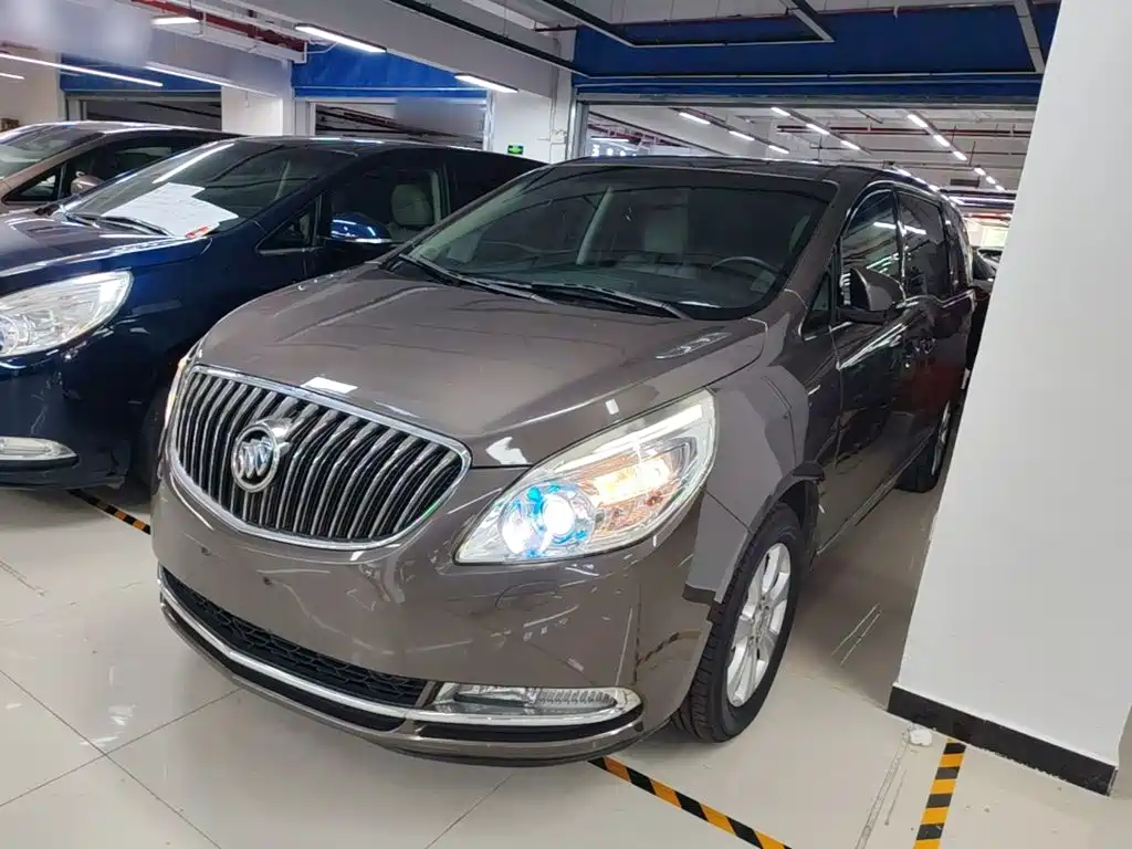 Buick GL8 — миниатюра 2