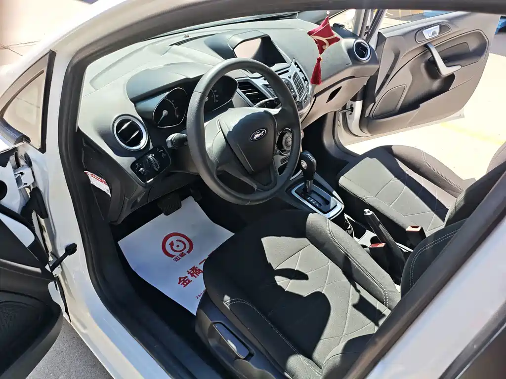 Ford Fiesta — миниатюра 7