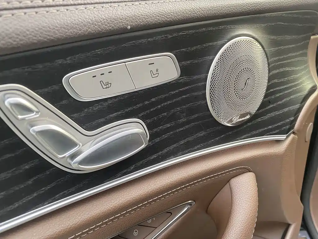 Mercedes-Benz E-Class — миниатюра 4