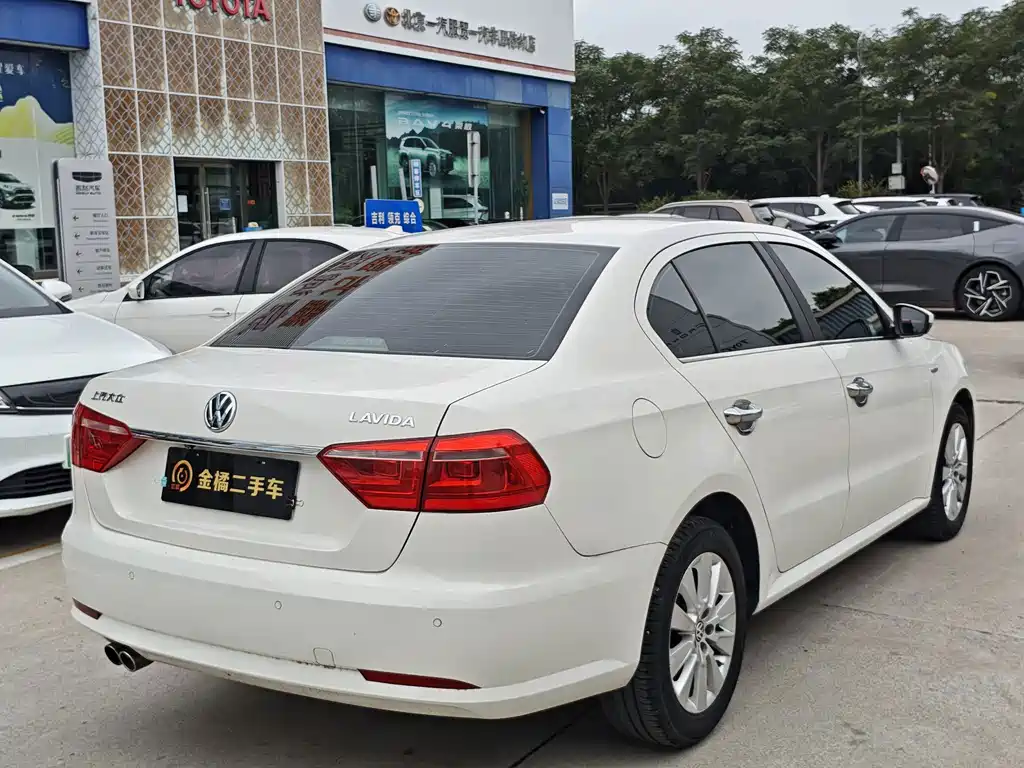 Volkswagen Lavida — миниатюра 3
