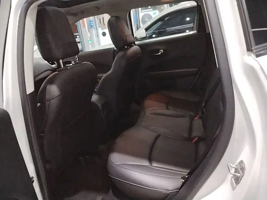 Jeep Compass — миниатюра 17