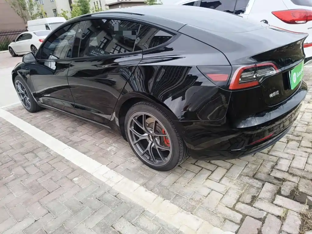 Tesla Model 3 — миниатюра 5