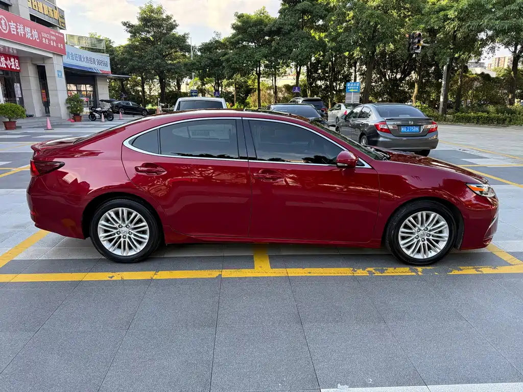 Lexus ES — миниатюра 7