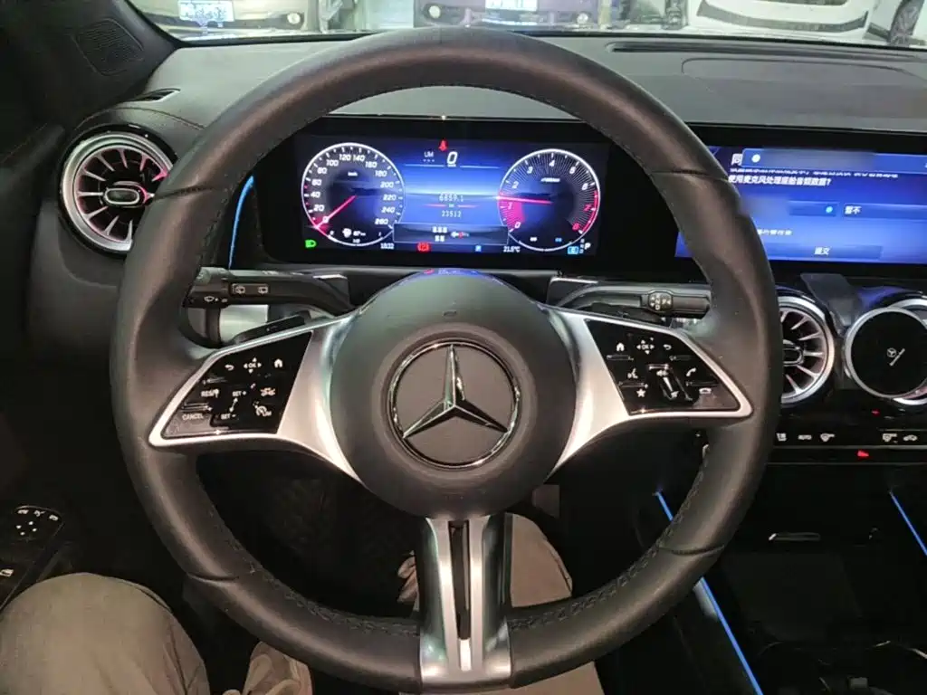 Mercedes-Benz GLB — миниатюра 11