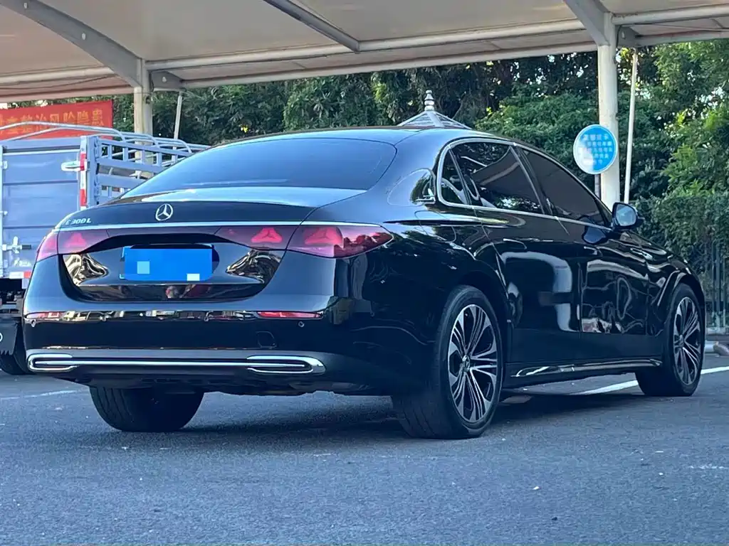 Mercedes-Benz E-Class — миниатюра 9