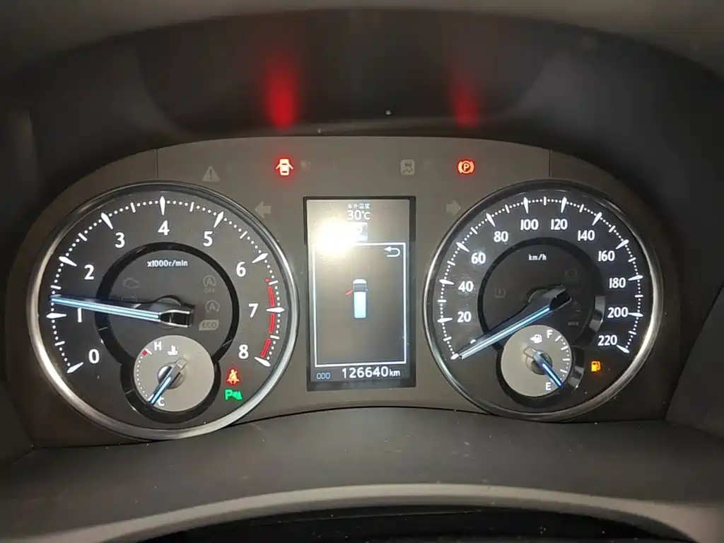 Toyota Alphard — миниатюра 12