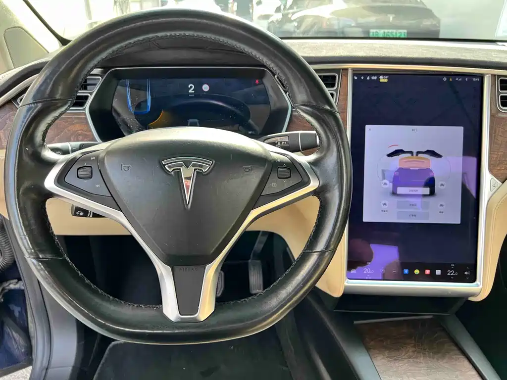 Tesla Model X — миниатюра 8