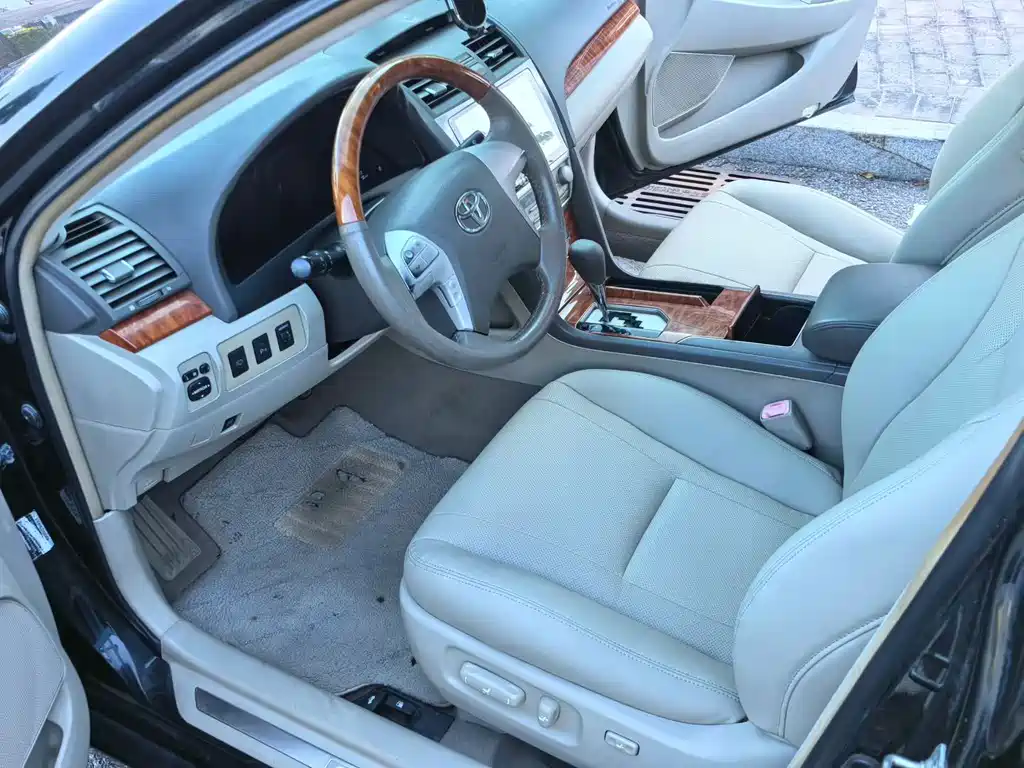Toyota Camry — миниатюра 7