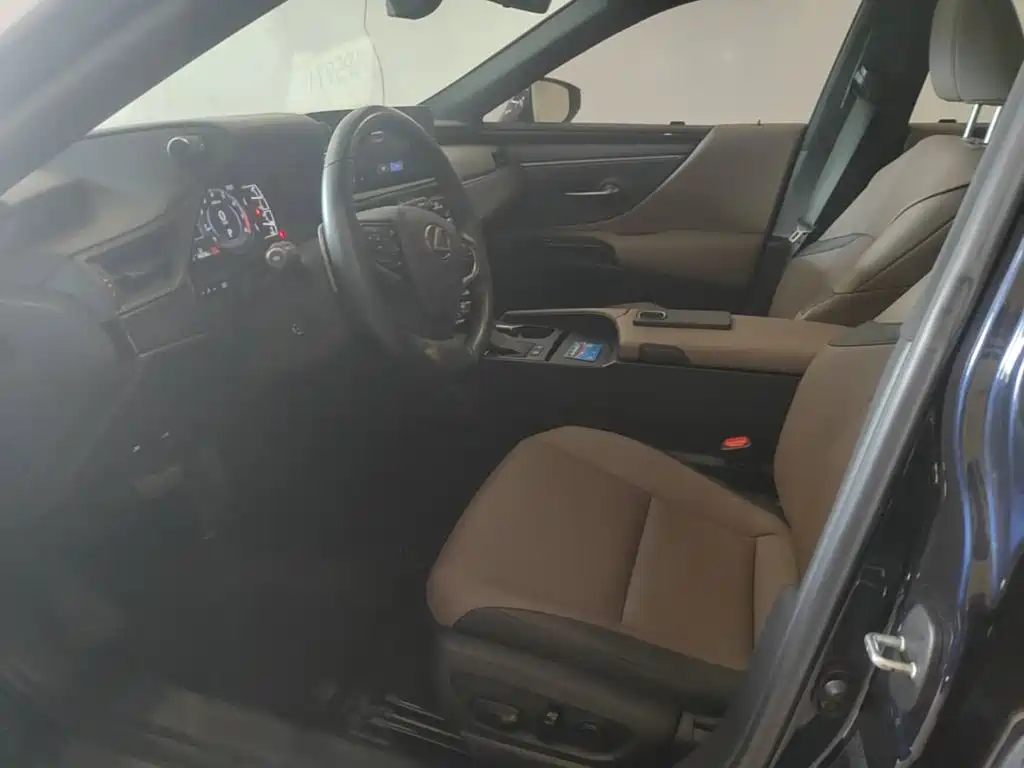 Lexus ES — миниатюра 15