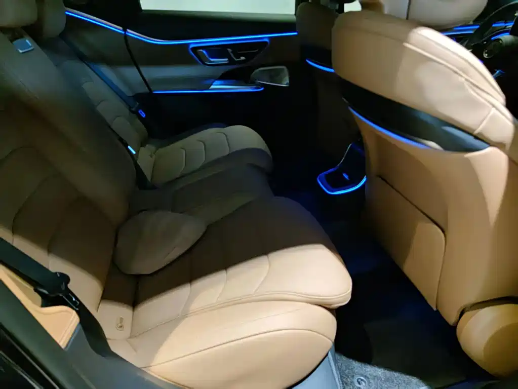 Mercedes-Benz E-Class — миниатюра 8