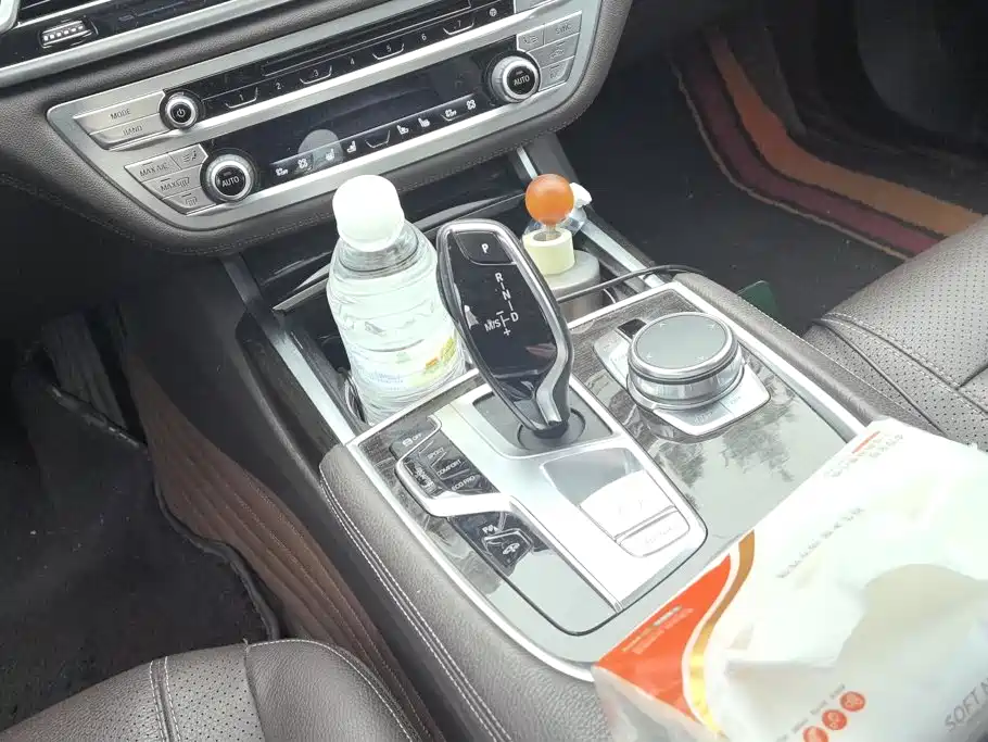 BMW 7 Series — миниатюра 16