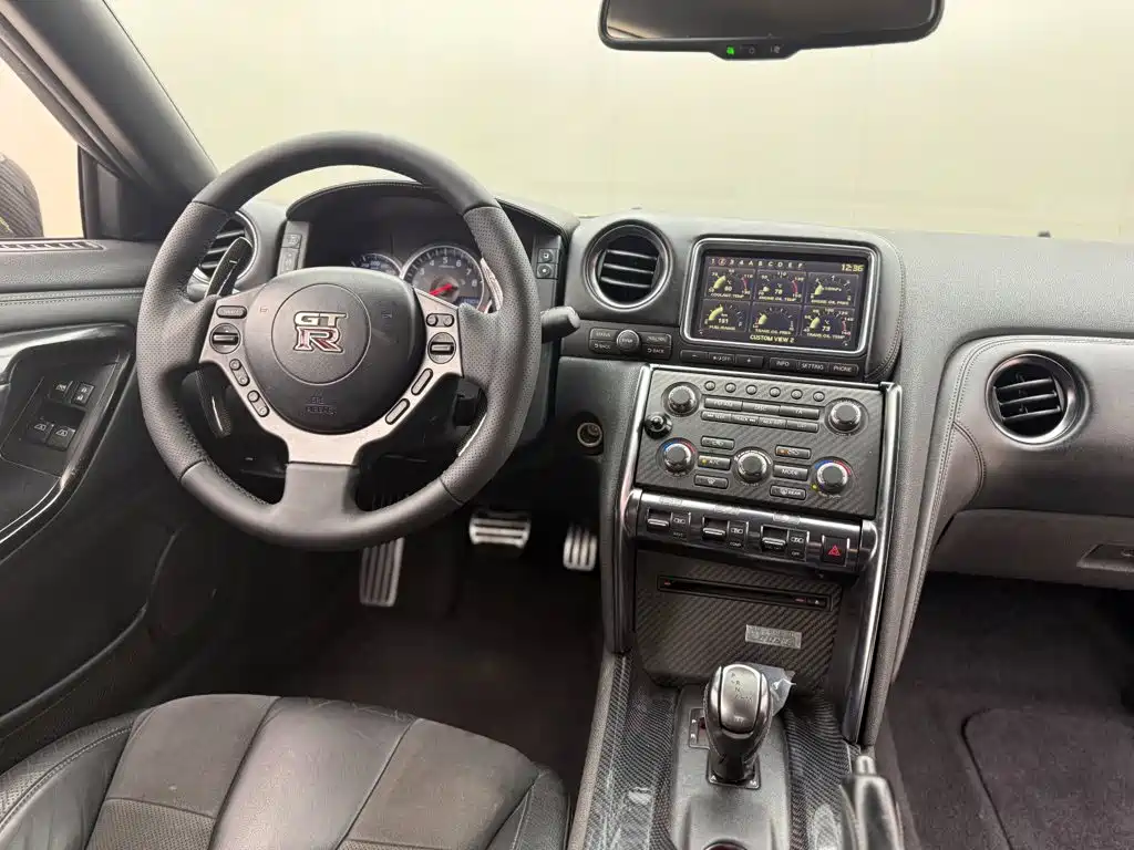 Nissan GT-R — миниатюра 12