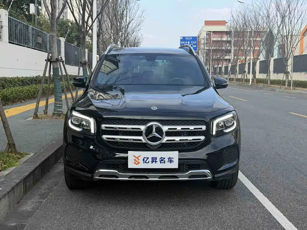 MERCEDES-BENZ GLB