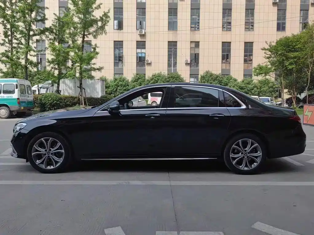 Mercedes-Benz E-Class — миниатюра 19