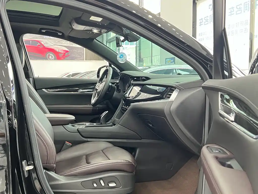 Cadillac XT6 — миниатюра 9