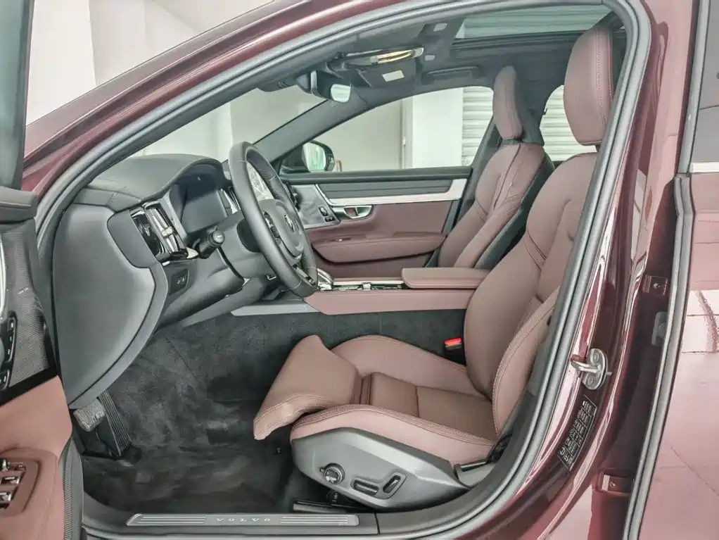 Volvo S90 PHEV — миниатюра 9