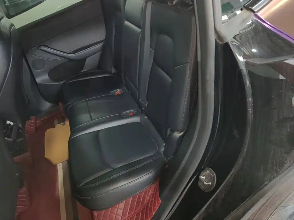 Tesla Model Y — миниатюра 17