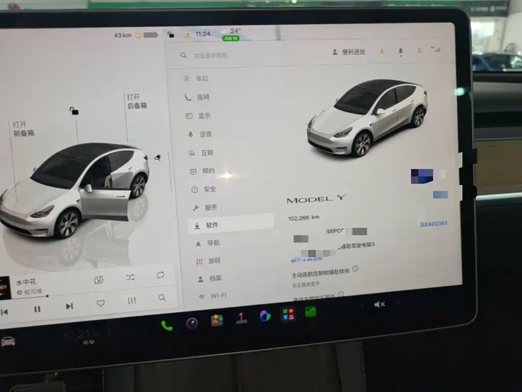 Tesla Model Y — миниатюра 12