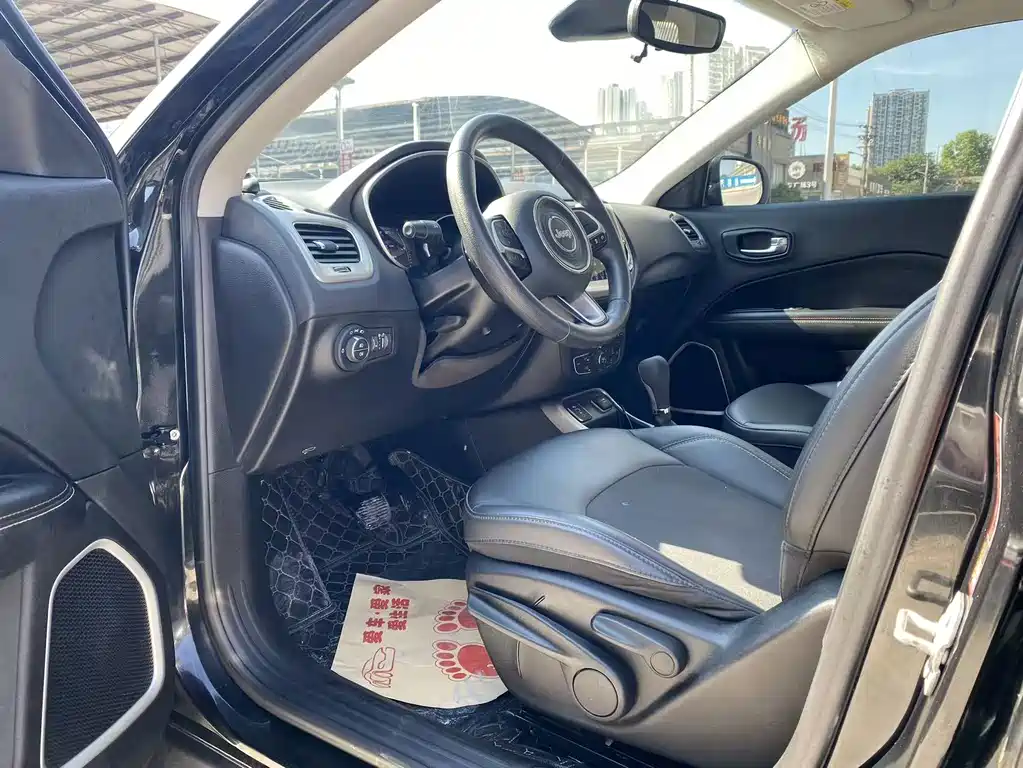 Jeep Compass — миниатюра 7