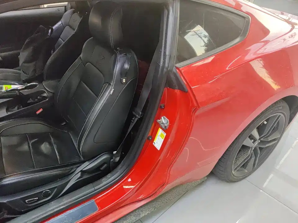 Ford Mustang — миниатюра 6