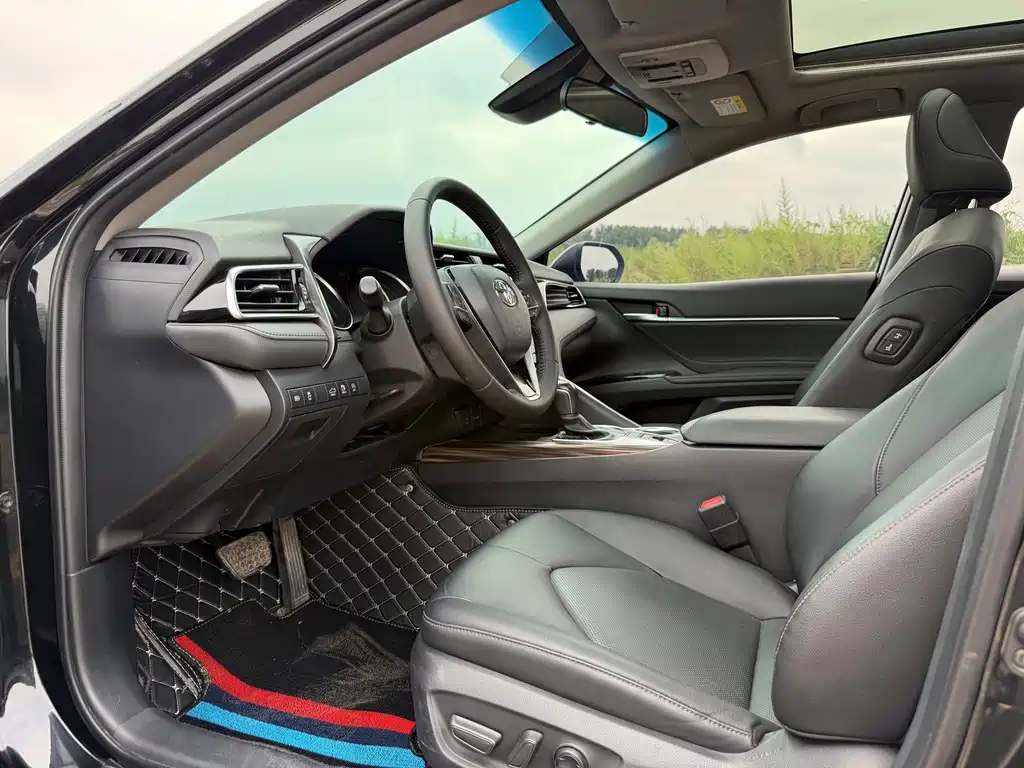 Toyota Camry — миниатюра 4