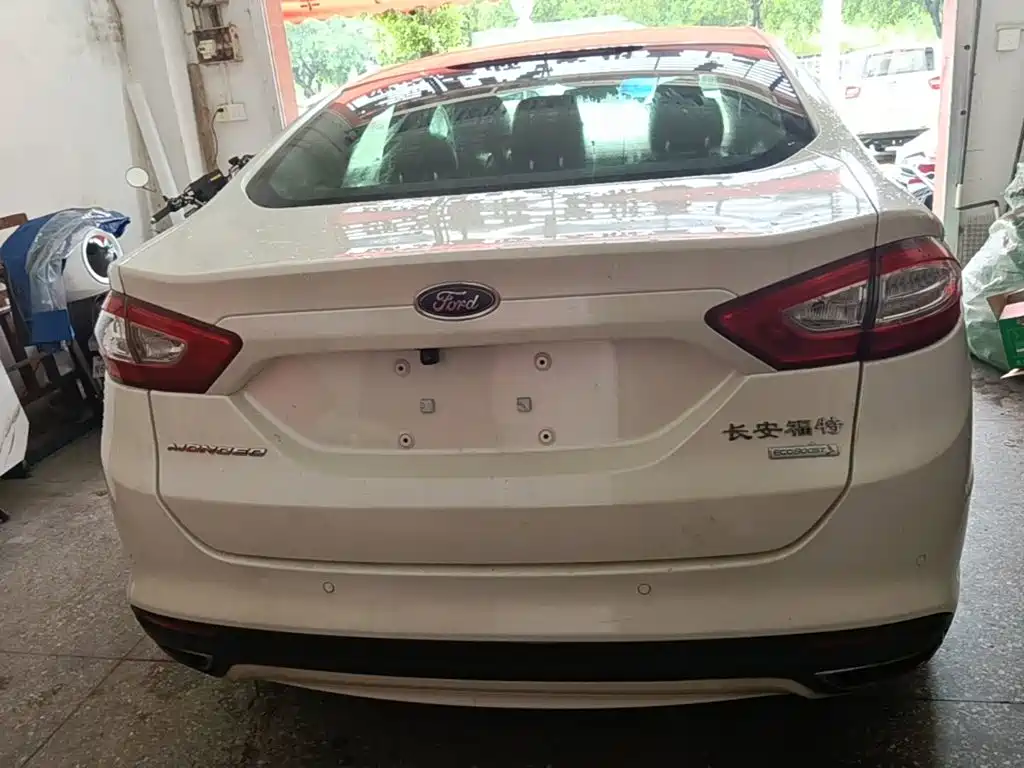 Ford Mondeo — миниатюра 6