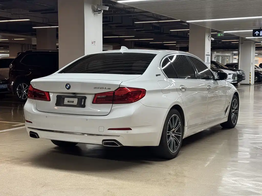 BMW 5 Series New Energy — миниатюра 6