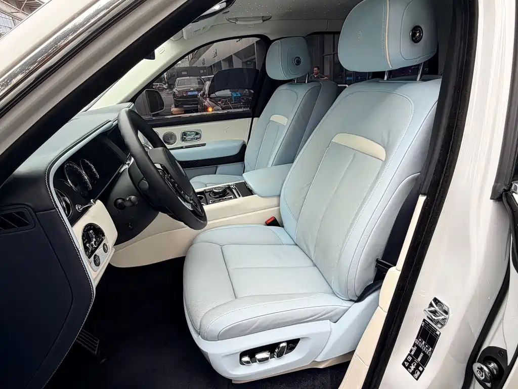 Rolls-Royce Cullinan — миниатюра 6