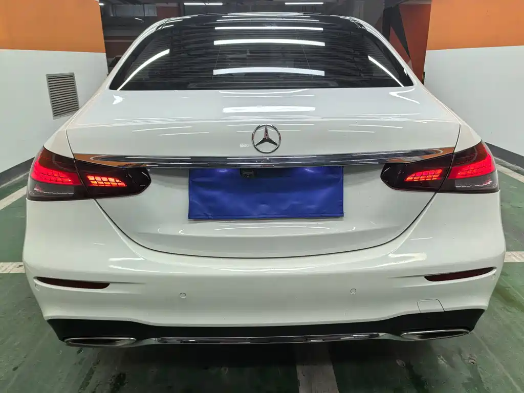 Mercedes-Benz E-Class — миниатюра 9