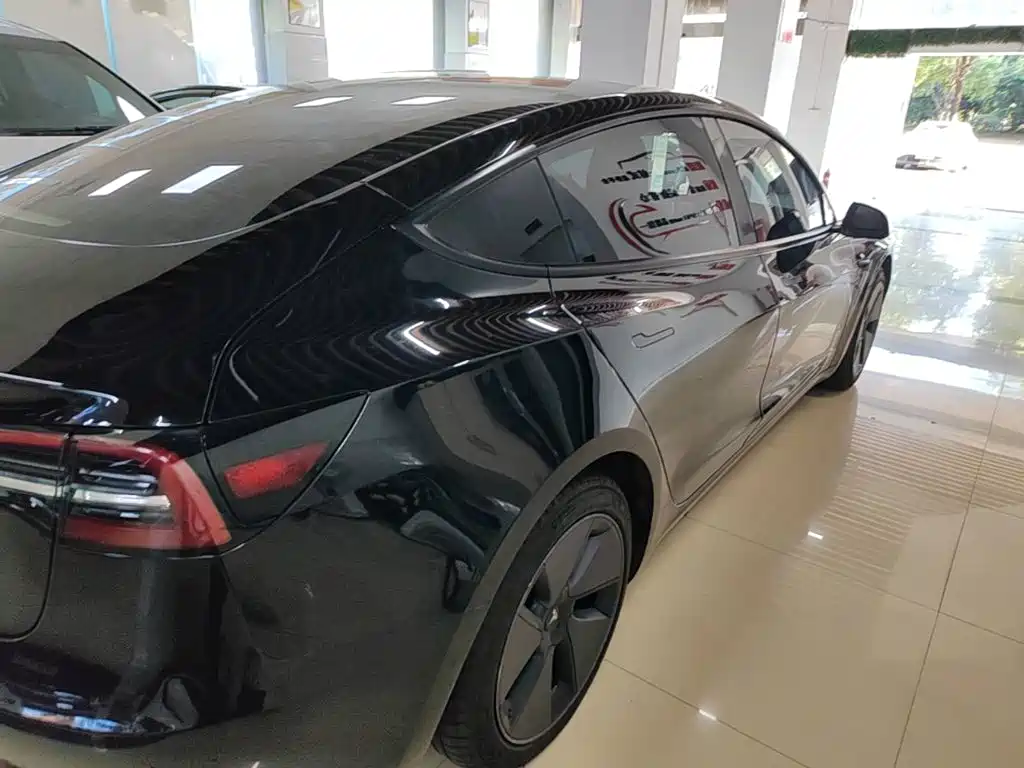 Tesla Model 3 — миниатюра 7