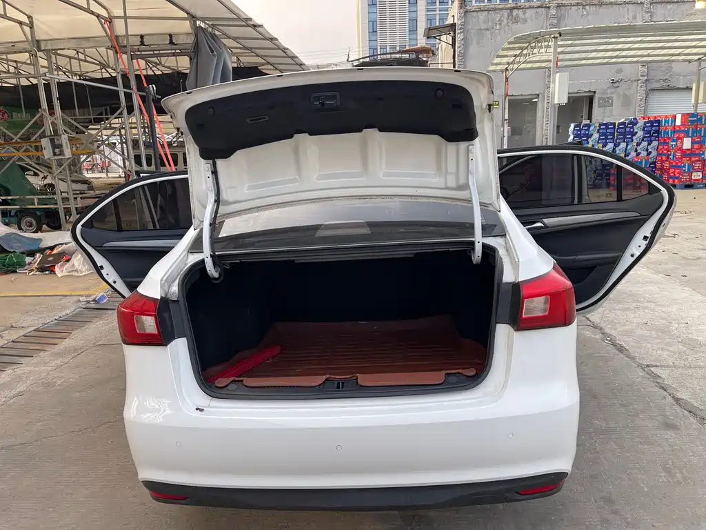 Roewe 360 — миниатюра 14