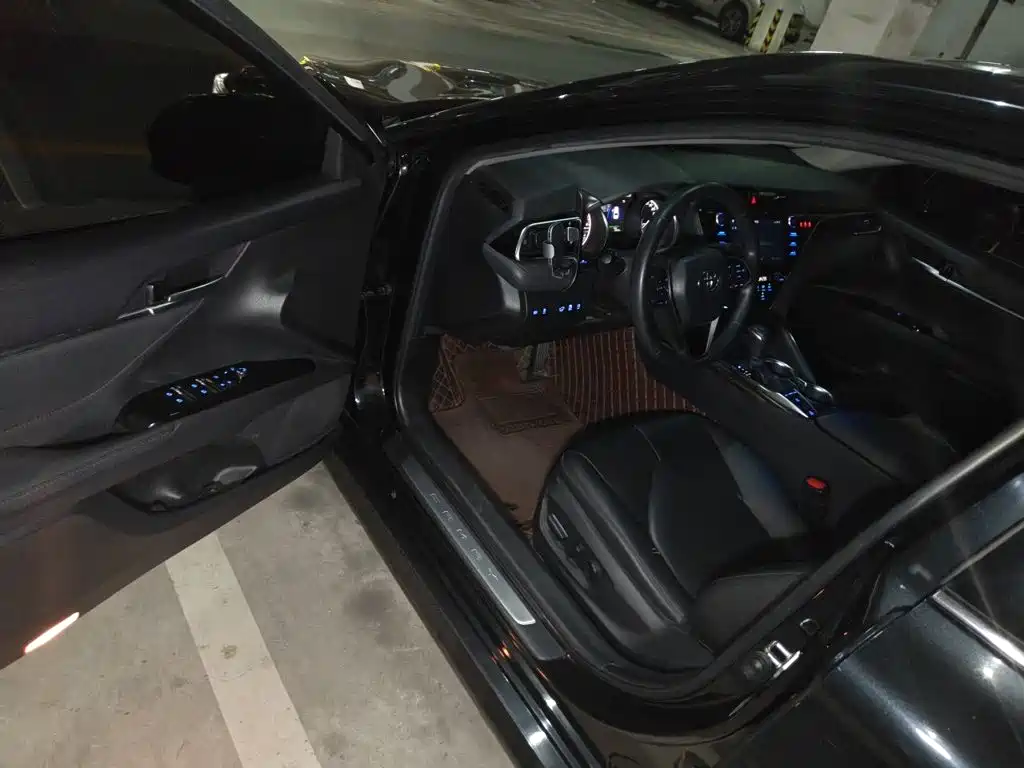 Toyota Camry — миниатюра 12