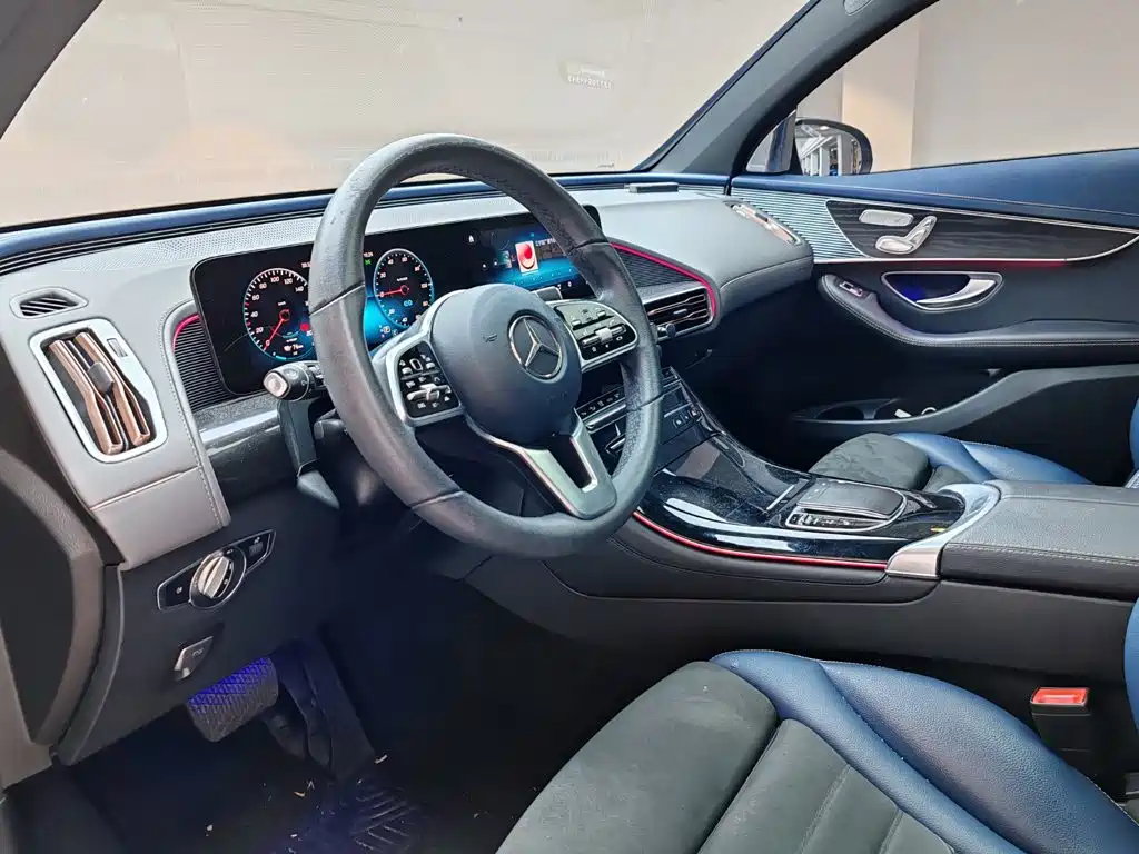 Mercedes-Benz EQC — миниатюра 12