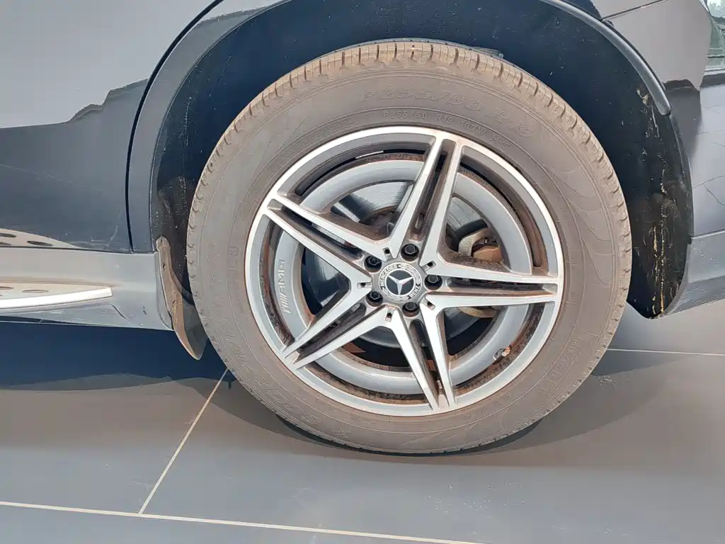 Mercedes-Benz EQC — миниатюра 10