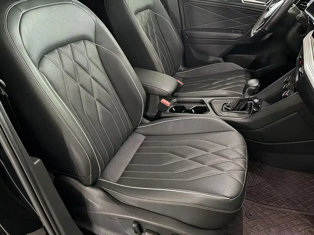 Volkswagen Tiguan L 2023 — фото 10