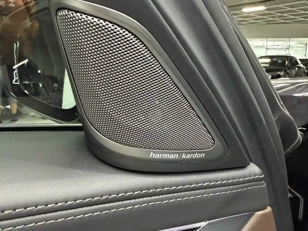 BMW 7 Series — миниатюра 12